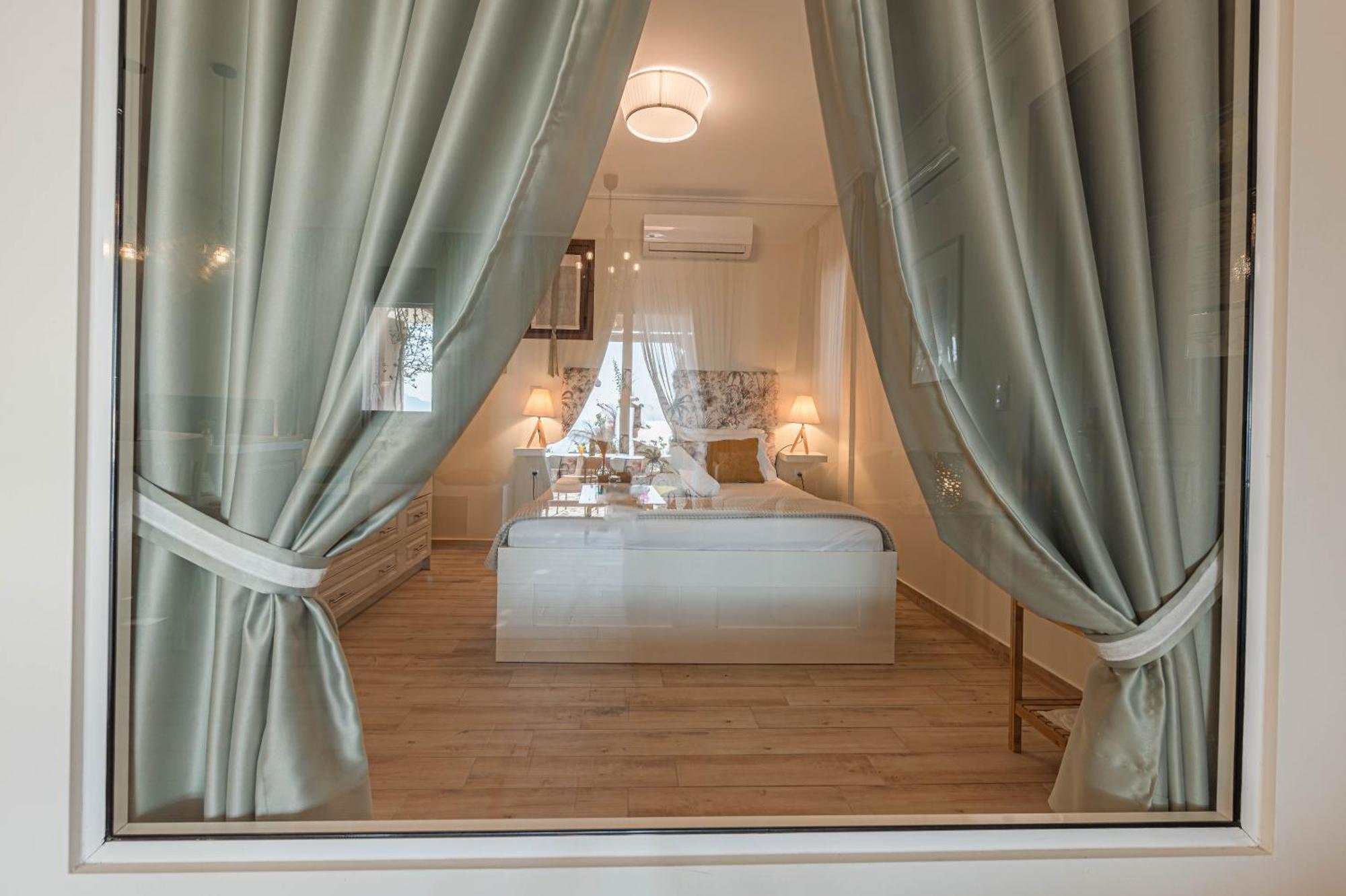 Paralio Astros Beachfront Suites Xiropigado Buitenkant foto