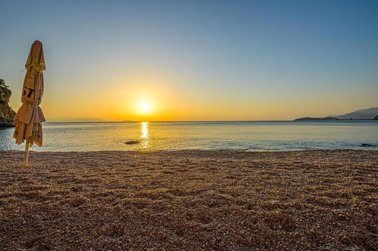 Paralio Astros Beachfront Suites Xiropigado Buitenkant foto